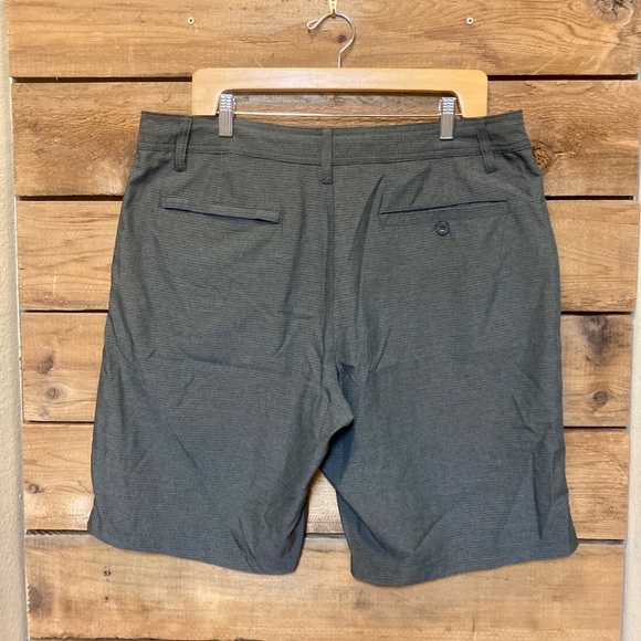 Hang Ten Golf Shorts - Picture 2 of 3